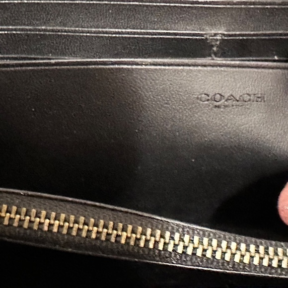 COACH Leather Long Zip around wallet - Picture 5 of 5